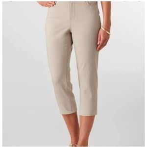 Stretch Straight Cropped White Capri by Coldwater Creek, New with Tags, Size 8